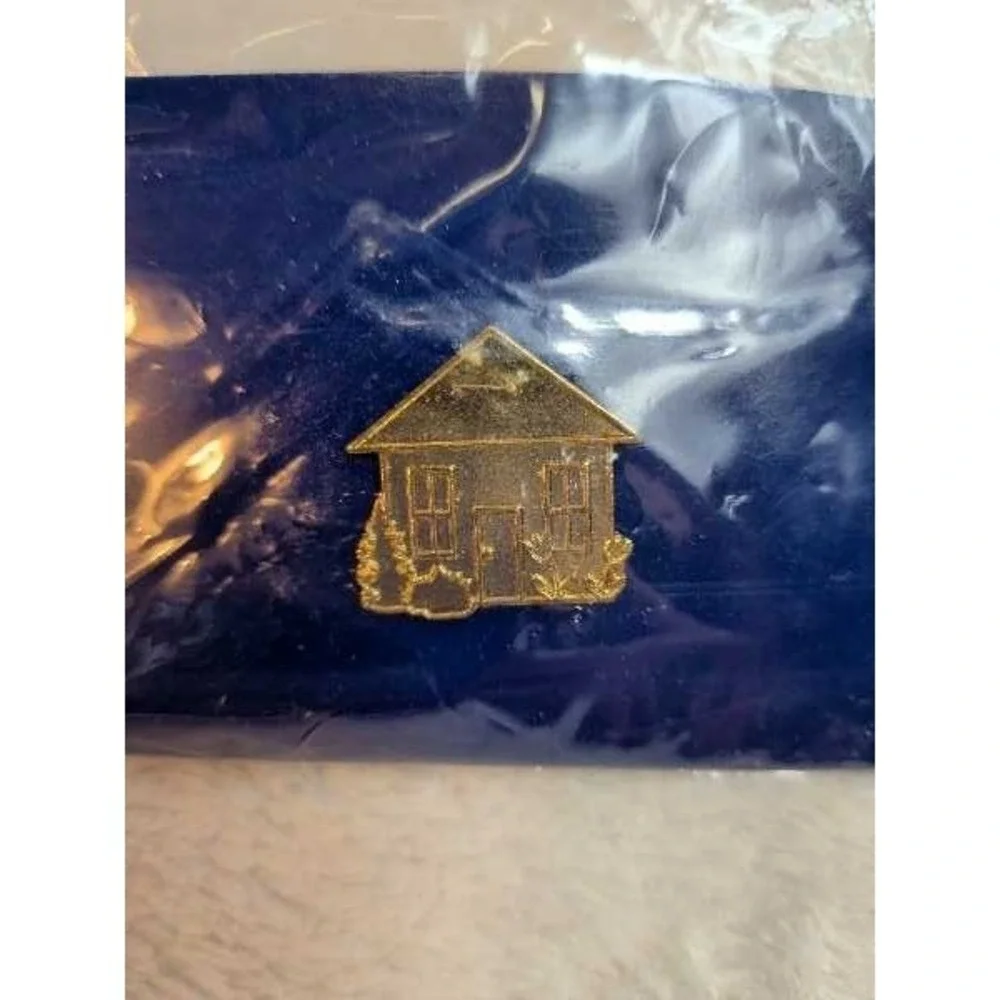 Habitat for Humanity Gold Tone House Lapel Pin Badge Charity Emblem